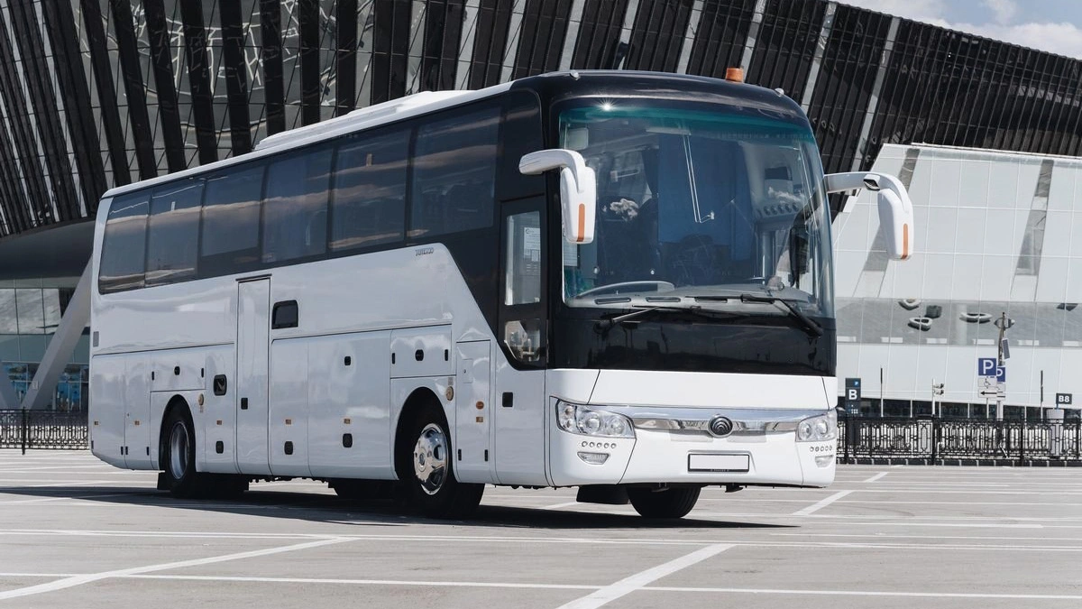 Yutong 6122 bus rental